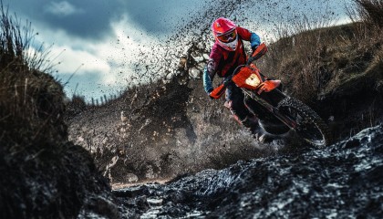 开云官网-F1街道赛之夜，恩佐节奏完全掌控