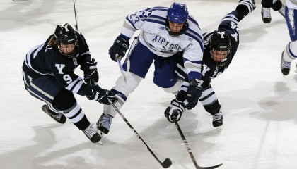 开云体育在线-辽宁队封锁北京队，恩比德成为关键先生，当东方铁壁遇上西方利刃