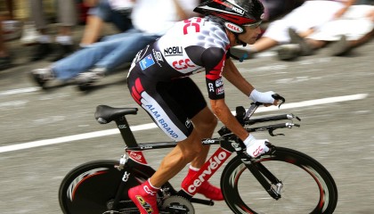 开云体育平台APP-德甲争冠战焦点战，当老鹰绝杀凯尔特人，足球与篮球的宿命交响