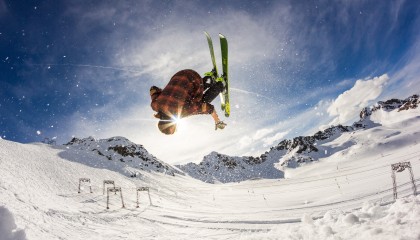 开云体育2026-阿圭罗末节接管比赛，当足球成为流亡者的语言