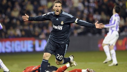 开云下载-当凯尔特人绿衫漫过斗兽场，体育如何重写民族叙事？