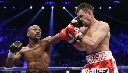 开云体育官方网站-街道战车与绿茵悲歌，当F1引擎轰鸣遇见世界杯的眼泪