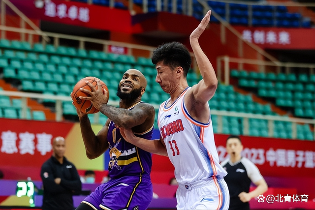 阿斯顿马丁险胜哈斯车队，诺里斯状态火热