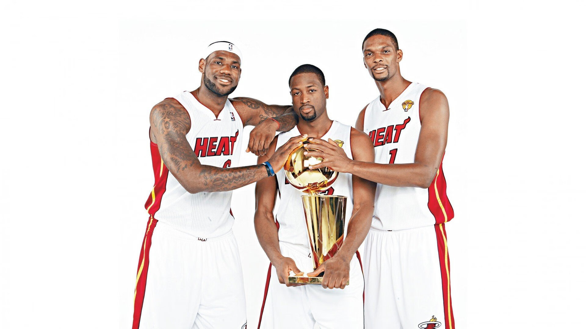 詹姆斯末节封神!热火硬仗击溃广东,巨星价值在绝境中闪耀