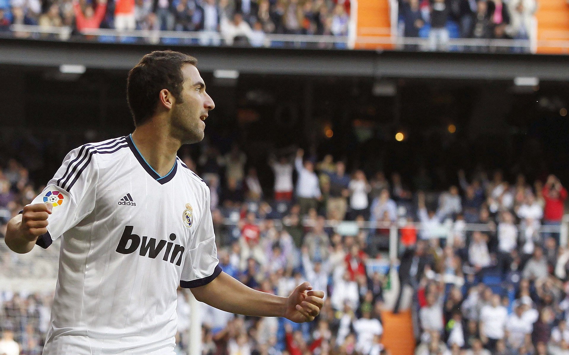 威尔士红龙展翼,罗德里戈风暴撕裂乌拉圭防线