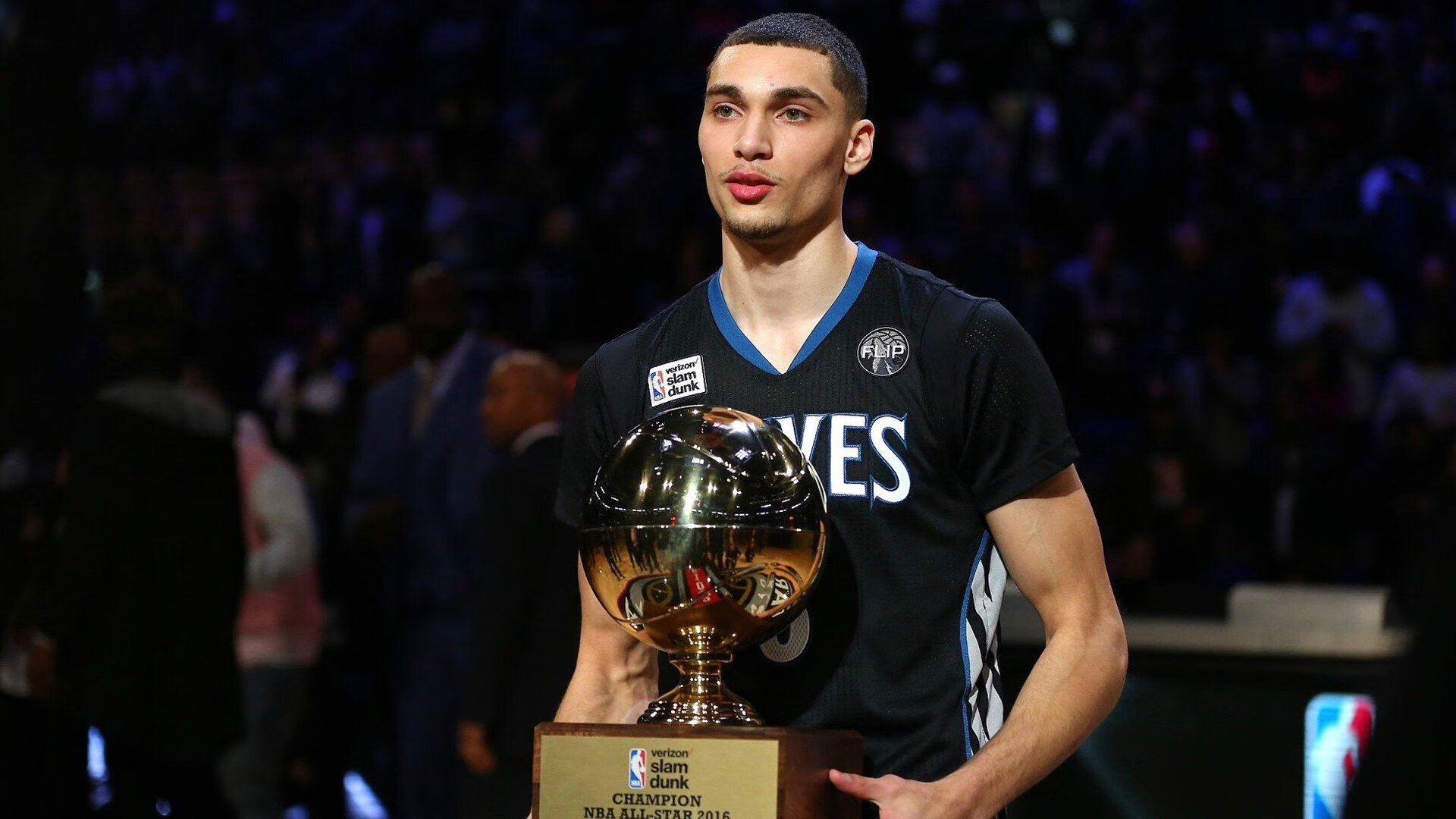 西亚卡姆在焦点战证明自己,太阳硬仗取胜广东队