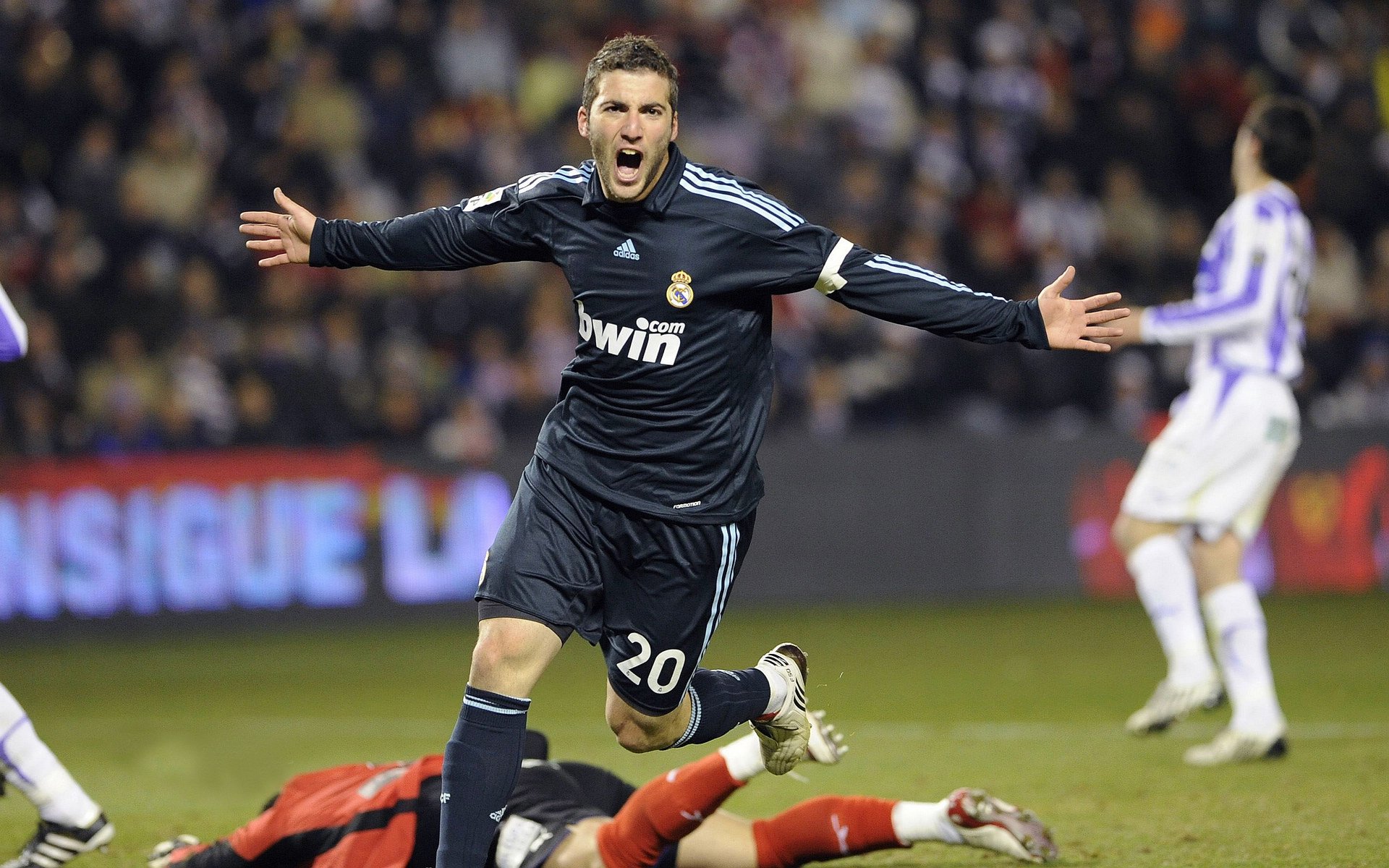 当凯尔特人绿衫漫过斗兽场，体育如何重写民族叙事？