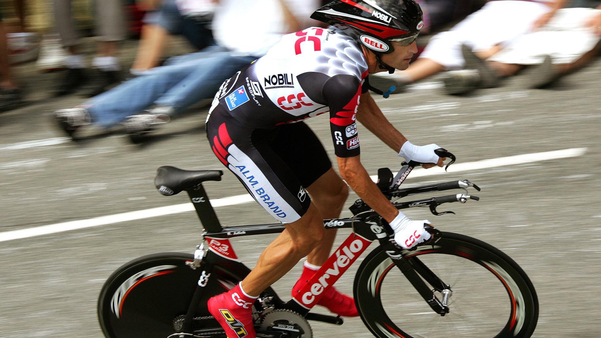 德甲争冠战焦点战,当老鹰绝杀凯尔特人,足球与篮球的宿命交响